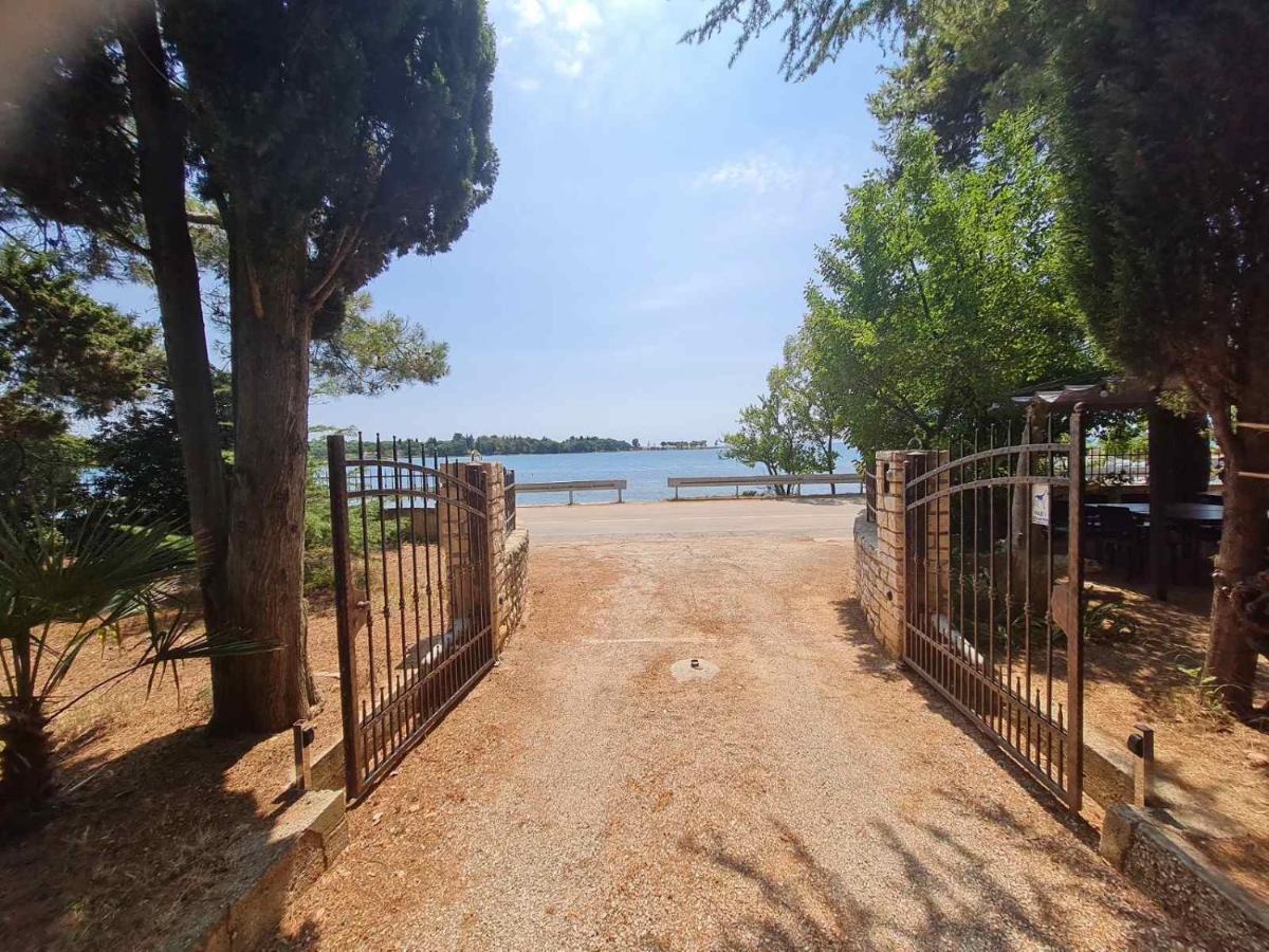 Lovrečica Apartments Bianca מראה חיצוני תמונה
