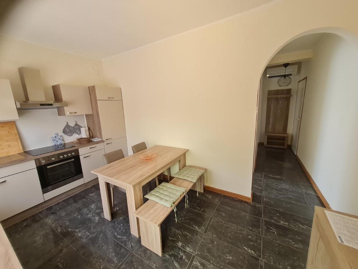 Lovrečica Apartments Bianca מראה חיצוני תמונה